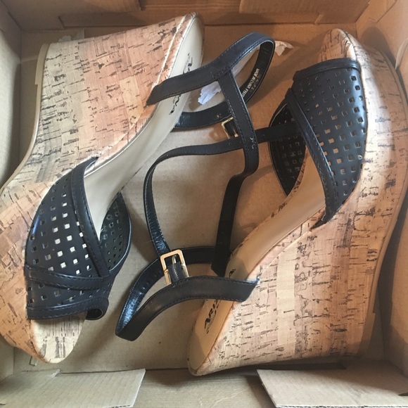 Arizona Jean Company Shoes - Arizona black size 8 wedges